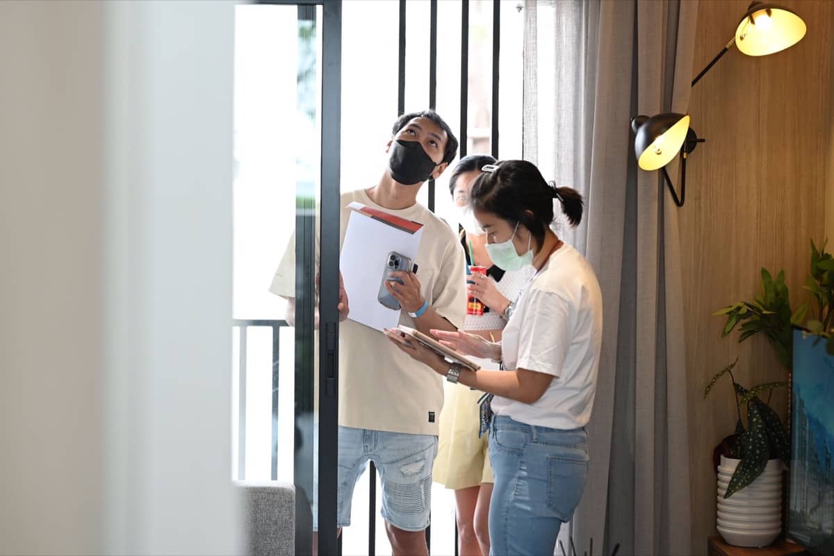 ครอบครัวตรวจรับบ้านด้วยตัวเองตาม Checklist ที่เตรียมไว้