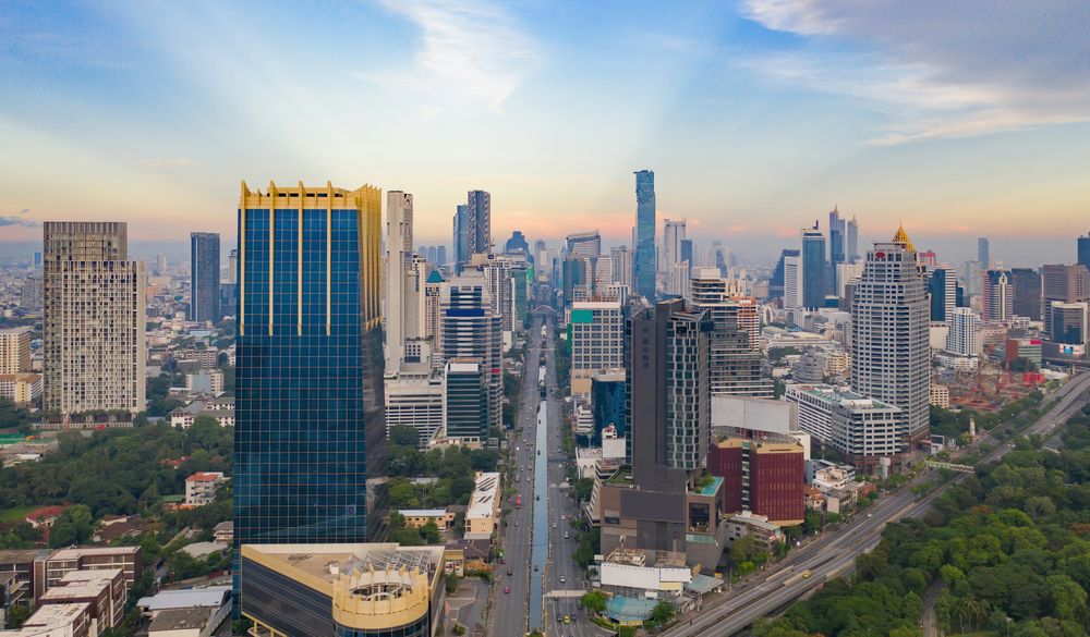 ถนนสาทร หนึ่งในทำเลทองแห่งปี 2568 ของกรุงเทพมหานคร